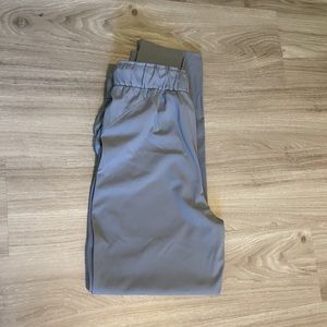 Lululemon keep moving pants size 6